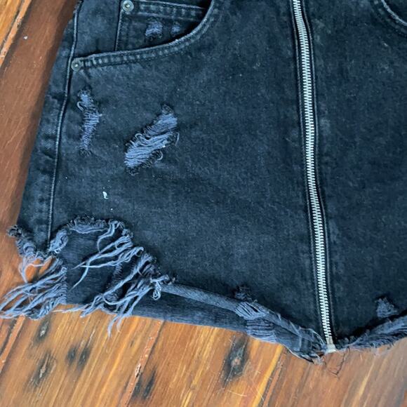 Carmar Beatrice front zip raw edge frayed distressed denim mini skirt sz 27 - Picture 5 of 8